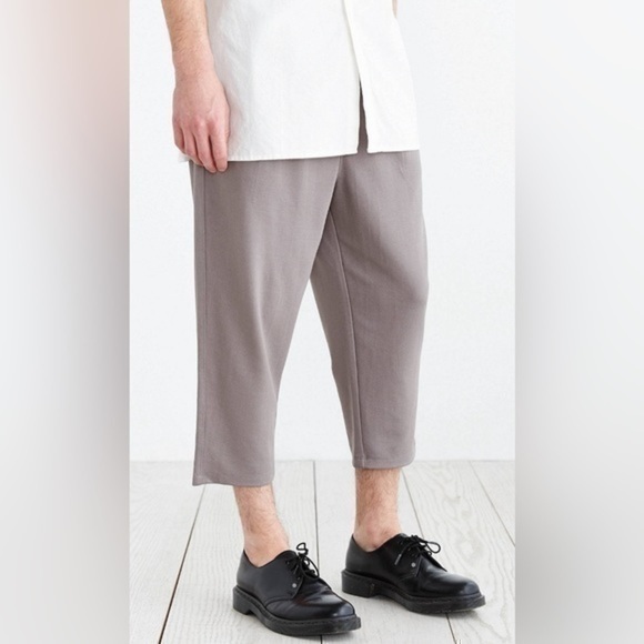 3/$30 _ URBAN OUTFITTERS | NWOT Your  Neighbors Pleated Cropped grey -Medium‌ - Picture 2 of 9